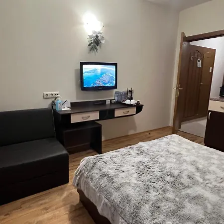 Apartment & Royal Plaza