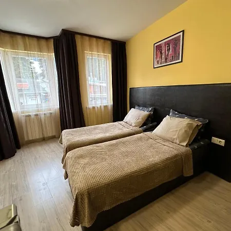 Apartment & Royal Plaza *