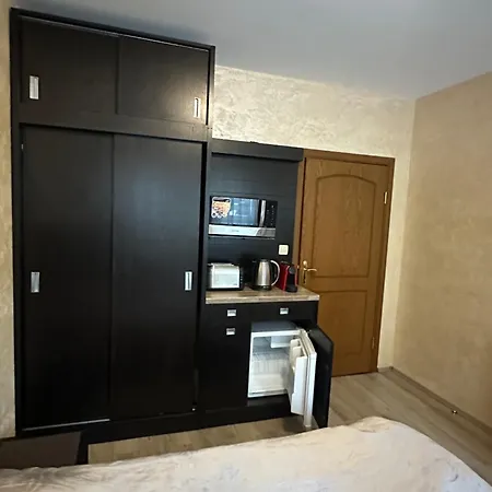 Apartment & Royal Plaza *