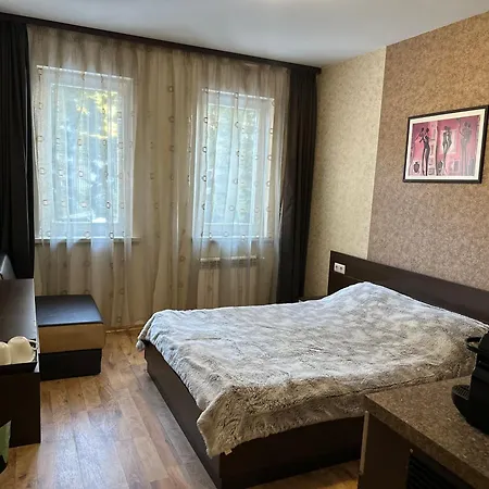 Apartment & Royal Plaza